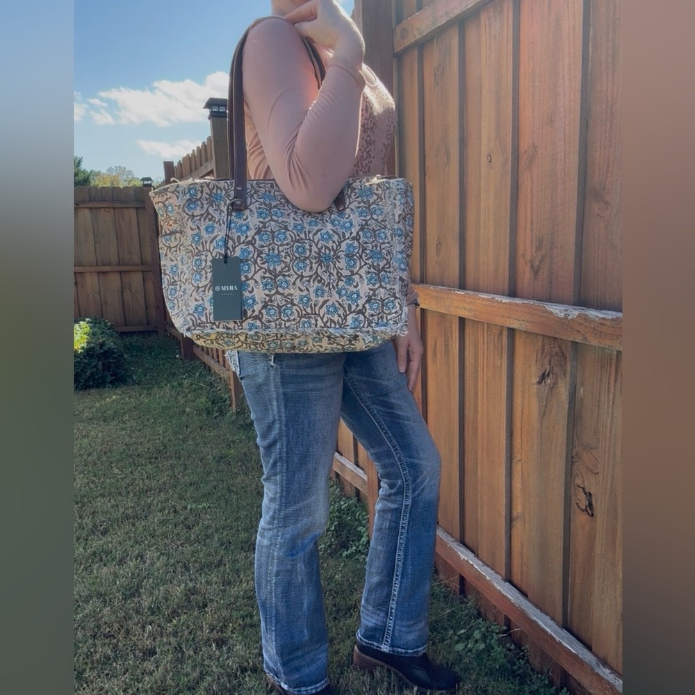Myra Bag-San Ysidro Falls Floral Weekender Bag - Picture 10 of 15